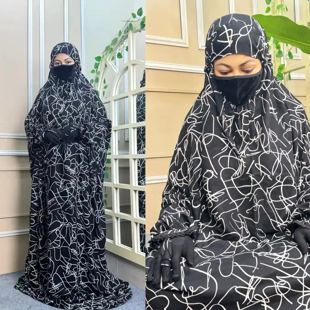 Salat long khimar in black and white abstract print, modest and comfortable prayer wear for women